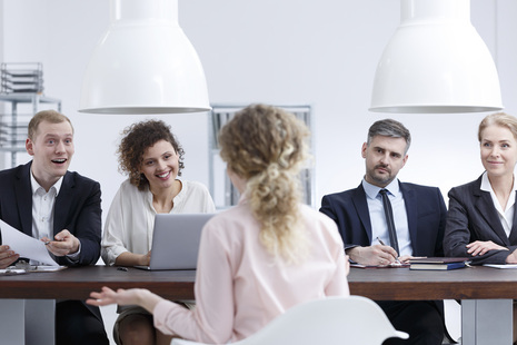 Les meilleures stratégies d'embauche de talents pour surmonter les défis du marché